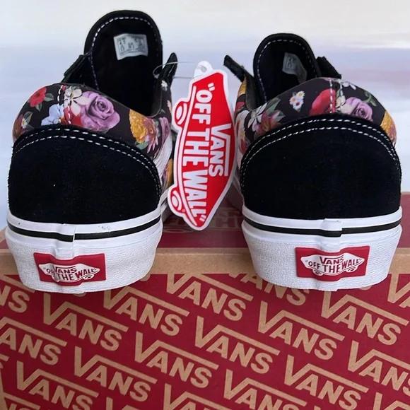 Vans WMNS Old Skool
(Lux Floral) Digi Floral/
VN0A38G1U5H
Sneakers - Picture 13 of 16